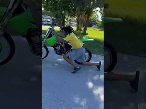 Prueba entre motociclistas sale mal