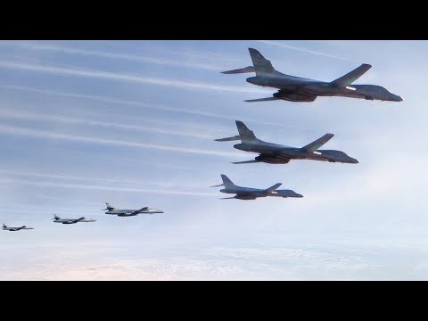 US Supersonic Bombers Fly in Formation at Terrifying High Speeds