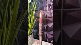 Herzensheilung · Rosa Ritualkerze mit Rosenquarz – Bild 4
