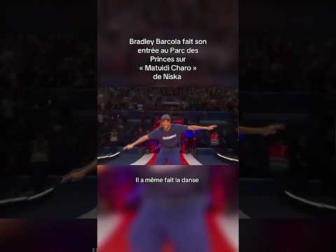 Bradley Barcola fait son entr&eacute;e sur Matuidi Charo de Niska au Parc des Princes #psg
