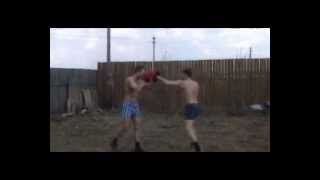 preview picture of video 'Бокс: работа по лапам Boxing: pad workout Boxe: pad entraînement Boxen: Pad Training 拳击：垫锻炼'