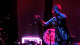 MNDR Burning Hearts live