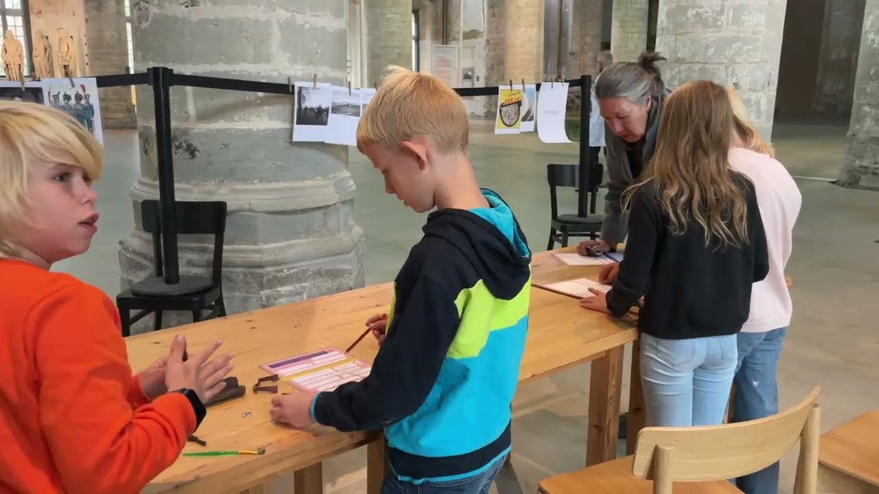 Video met vier lessen 'Reizen in de Tijd',  in 2025 ontwikkeld voor het primair onderwijs en de onderbouw van het voortgezet onderwijs.