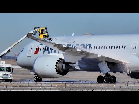 Aircraft deicing - American 787 at DFW (2022)