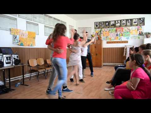 Ansamblul Doina Costestilor - repetitii 2013