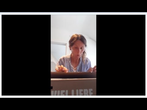 What has it in its box? (Mystery veggies!)