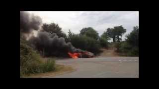 preview picture of video 'Mégane 3 coupé qui brule en roulant Pub véhicule dangereux'