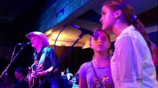 Cooder Graw singing Better Days with Molly and Emma Martindale