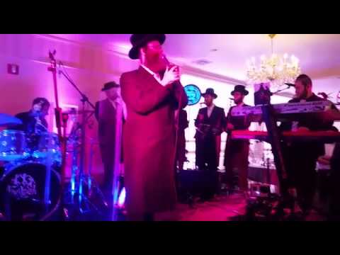 Shloime Taussig sings Mai Dehave