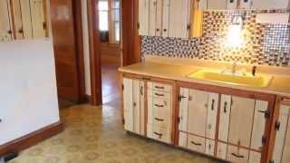2352 S 33rd St Milwaukee, WI 53215-2804