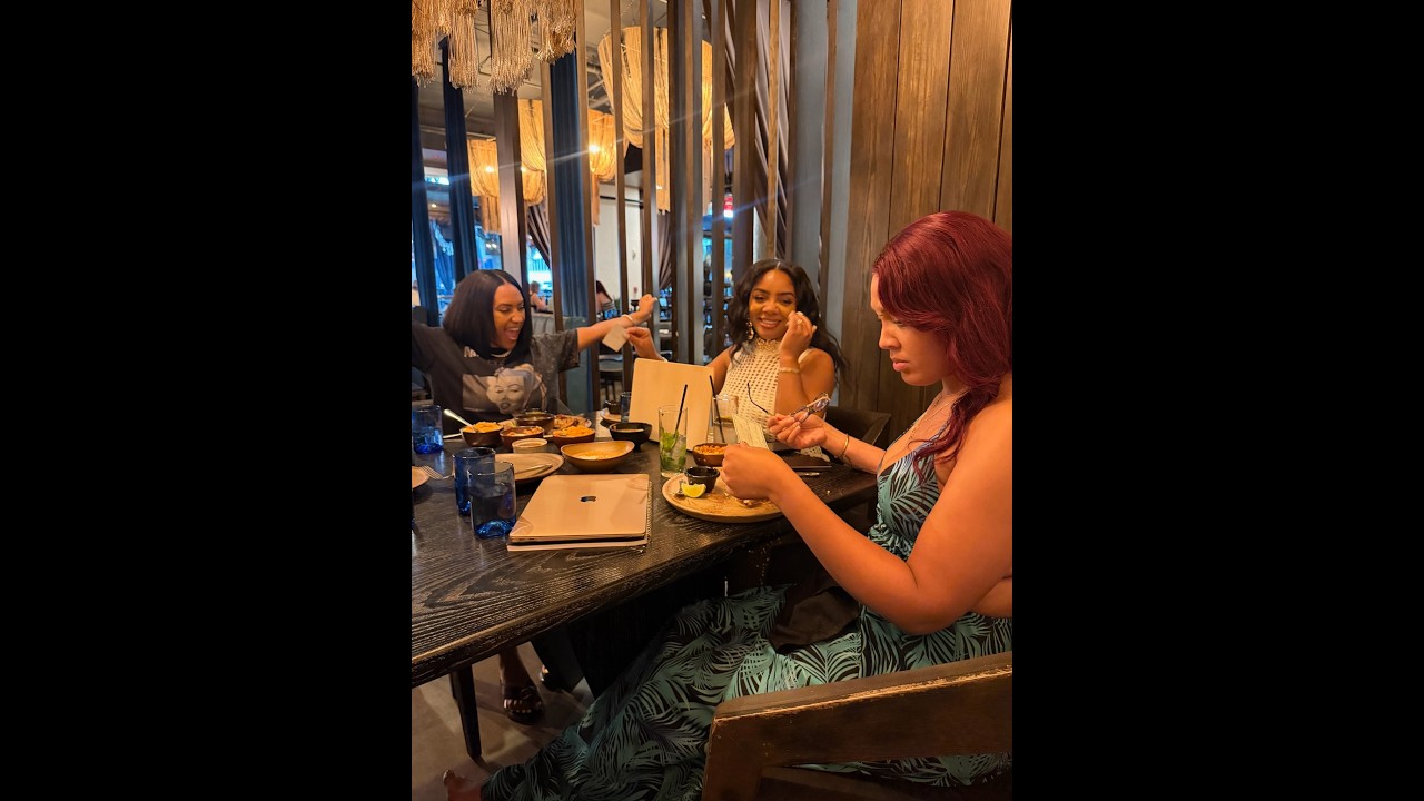 Candace counts up the profit from Wayne’s Podcast and pays Rhonda & Amanda