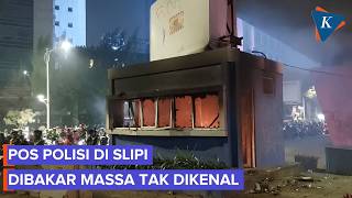 Download lagu Pos Polisi di Bawah Flyover Slipi Petamburan Dibakar Massa mp3