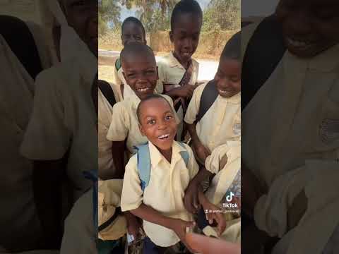 KO NAJBOLJE KAŽE OZBILJNOOO DOBIJA NAGRADU u AFRICI!