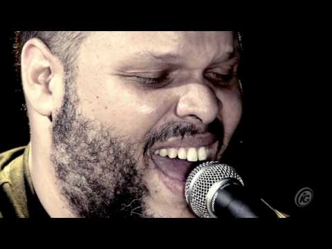 Ed Motta e KL Jay tocam "Black Man" em homenagem aos 60 anos de Stevie Wonder