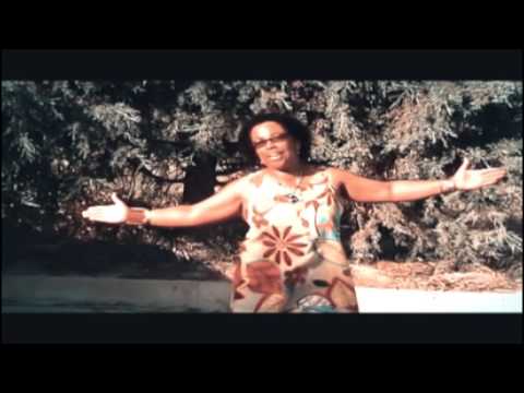 JULIA feat TONY FIKA-Nha Mae Manda Flan (G.BATUCADEIRAS DE VIALONGA)2010/2012