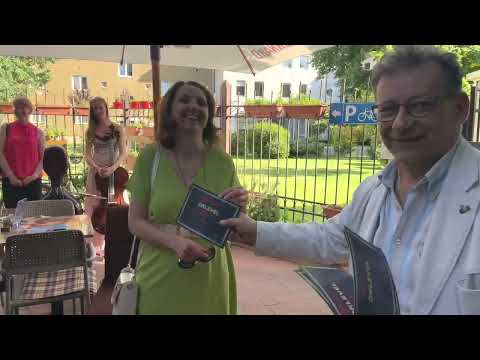 Az MFSZE "Bemutatkozunk" c. fotókiállításának megnyitója a győri Komédiás étteremben