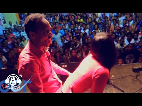 Eudis El Invencible Dando Pikete Con Mujer De Chachon Barahona