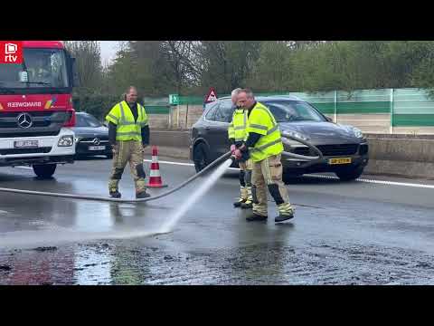 Vrachtwagen verliest lading rioolslib op E313