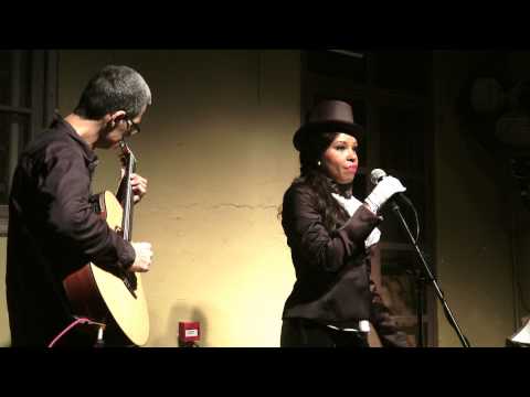 Elisete sings Zemfira at Saloona bar -Blues (Together with Elisete's Saudade)