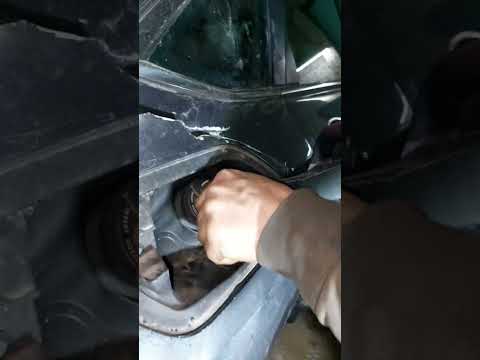 Как снять лючок бензобака на фольксваген тигуан видео