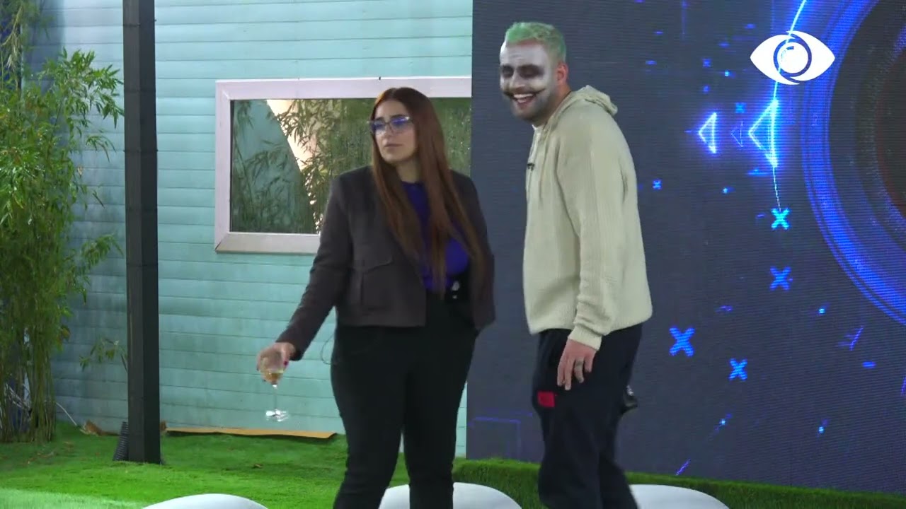 Ajo më ka parë shtrembër/Tea bisedon me Luizin