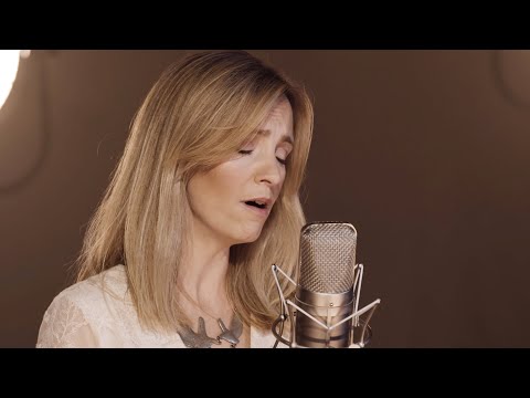 Video thumbnail for The Water Is Wide (Live)