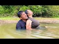 CEWEK CANTIK INI DI G3NJ0T DUKUN GANTENG DI SUNGAI