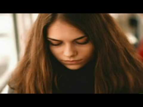 Leo Dan " La radio está tocando tu canción" con letra