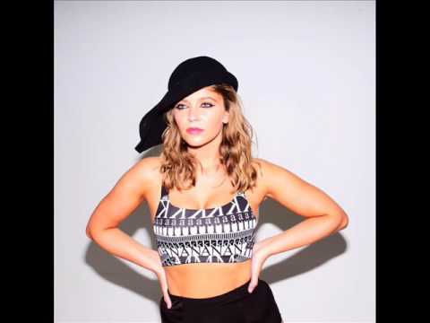 Suðurland FM - Sylvía Erla með nýtt lag sem heitir Wolf Call