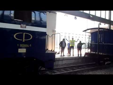 ans@trofa.Máq Alsthom CP 9004-6 a engatar a carruagem 16/5/2017