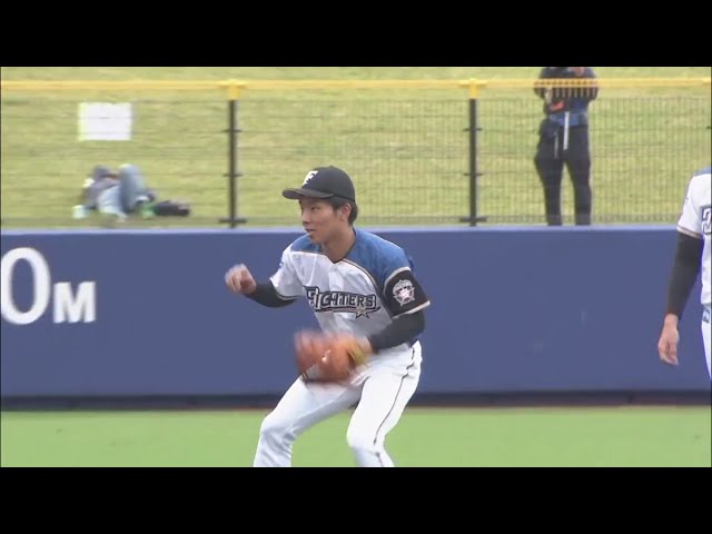 【ファイターズ春季キャンプ】ファイターズドラフト3位ルーキー・上野が一軍キャンプで守備練習 2020/2/19