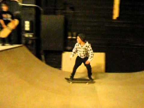 Finnbogi í brettagarðinum