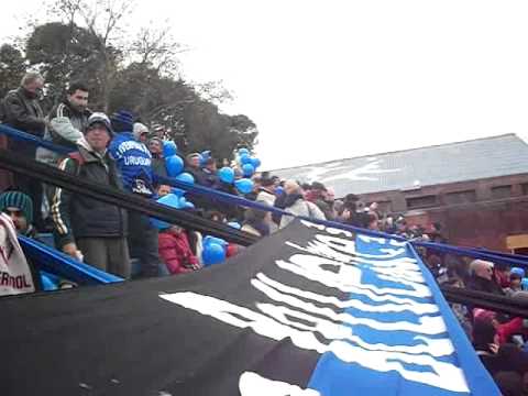 "LA FIESTA EN EL PARQUE FECHA 15 | ALENTANDO - Liverpool Futbol Club" Barra: Los Negros de la Cuchilla • Club: Liverpool de Montevideo