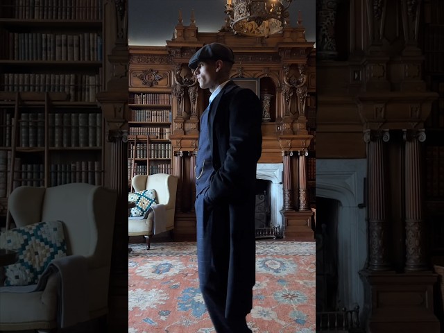 Vídeo relacionado con Funidelia Disfraz Peaky Blinders - Tommy Shelby para hombre Oficial - Incluye pantalón, chaleco, abrigo, corbata y gorra, Talla XL - Traje para hombre para fiestas, Carnaval y Halloween