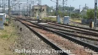 preview picture of video 'Train No 20822 Santragachi Pune Humsafar Superfast  Express leaving Gondia Junction'