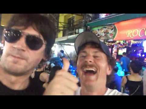 Die Shitlers - Weisse Touristen mit Geld (mit Valentin von Arrested Denial)