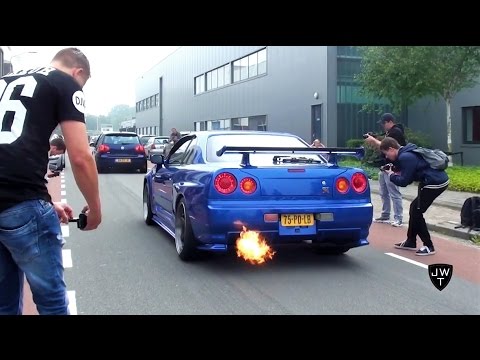 Awesome Nissan Skyline R34 GT-R V-Spec II BACKFIRE, REVS & Acceleration Sounds!