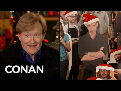 ダンボールの切り抜きはホリデー・スピリットの中にある - TBSのコナン (The Cardboard Cutouts Are In The Holiday Spirit - CONAN on TBS)