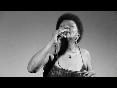 Alaíde Costa - Insensatez de Vinicius de Moraes