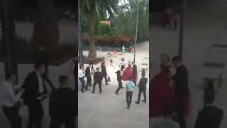 VIDEO: Se arma batalla campal entre chambelanes de distintas quinceañeras