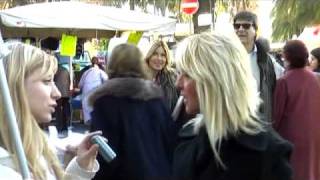 preview picture of video 'Acqua&Sapone vi regala un abbraccio! azone di street mktg a Ventimiglia l'11/12/09'