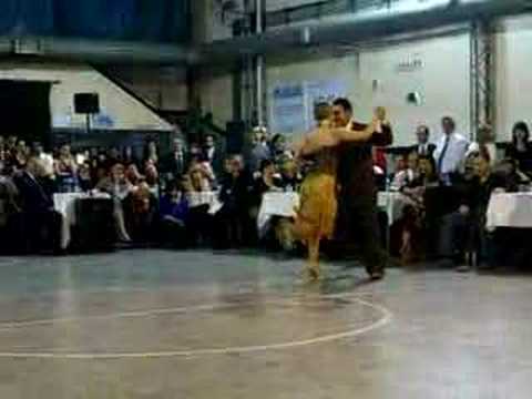  Maricel Giacomini  and  Maximiliano Cristiani  are  dancing  to  the  tango  "  El Flete  "