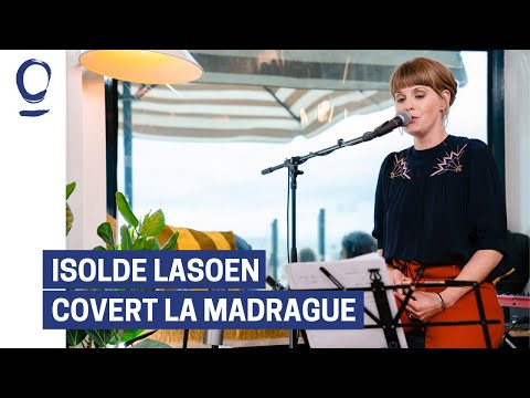 Isolde Lasoen zingt La Madrague van Brigitte Bardot in Hotel Marcel