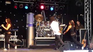 CB Milton op Leidens ontzet 2009 met  &quot;It&#39;s a Loving Thing&quot;