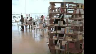 Momus: Bibliotek