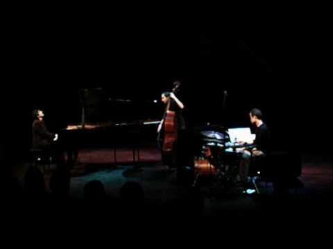 Franz von Chossy Trio - Pendulum (live at the Bimhuis)