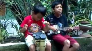 Download lagu Aksi anak pengamen jalanan yg Kreatif di ,Kp Rambutan part 1.mp4 - YouTube.mp4.flv mp3