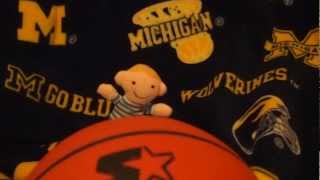 Smart Pick Finger Puppet Picks Michigan in NCAA Tourney