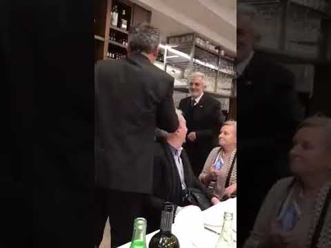 Plácido Domingo en un restaurante, menudo fenómeno!!