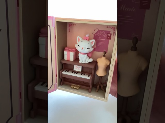 Vídeo relacionado con Disney Cotton Division Officiel The Aristocats imprimés 100% coton |Réutilisable | Longue poignée | Voyages et achats |Sac fourre-tout 38 * 40 CM, Aristocats_Beige_1, Taille unique